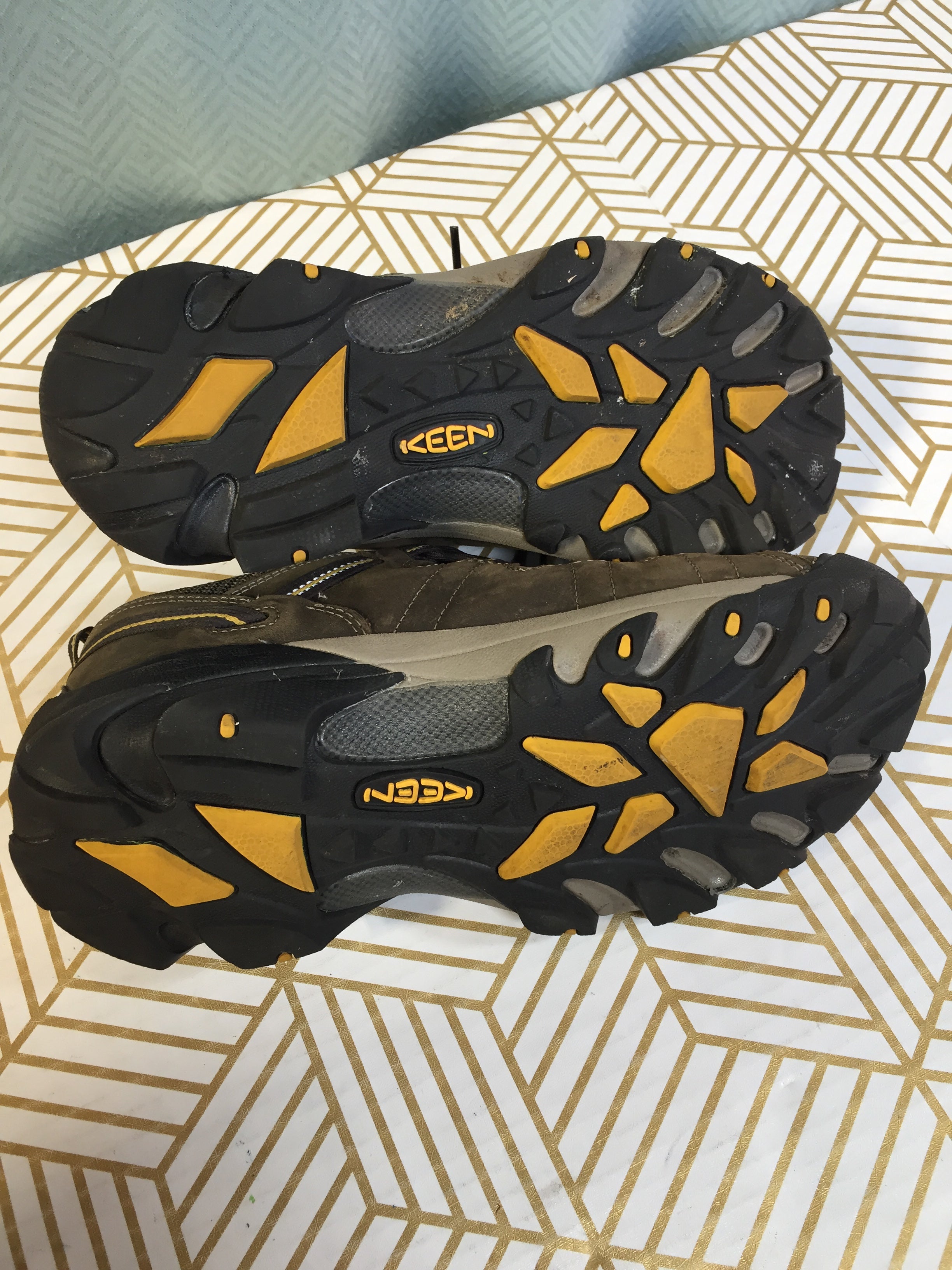 KEEN Men's Waterproof Leather Hiking Shoes US Size 9.5 (7772400648430)